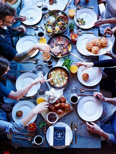 WSOK Brunch Table Overall: Dave & Lori Hoyle   Lucian Prellwitz   Willie & Rebekah Yli-Luoma   Allen Hunter   Michelle Battista   Jason French & daughers Papillon & Viola A140224 Williams Sonoma Open Kitchen 2014