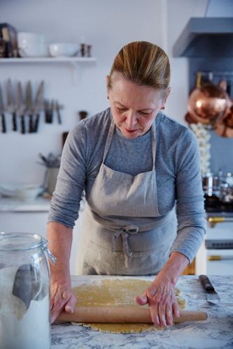 Marjorie Prepping A Chocolate Tart Shell   A151106 WSOK   The Cooks Atelier   Beaune, France