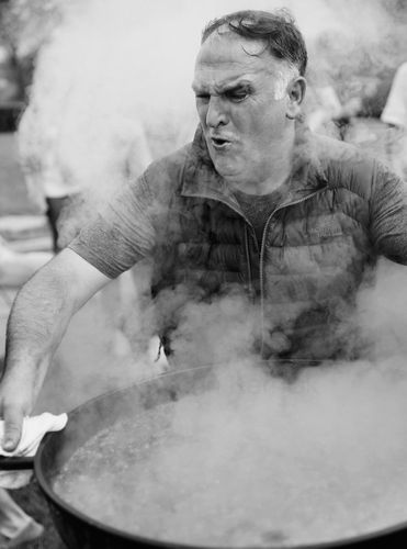 Chef Jose Andres (blue vest) cooks outside at RdV Vineyards. A140507_Jose_Andres_VA_FW
