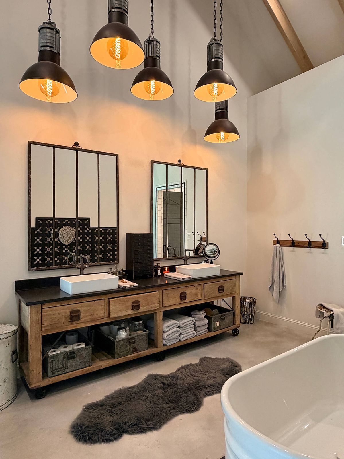Suzy-MasterBedBath-00017.jpeg