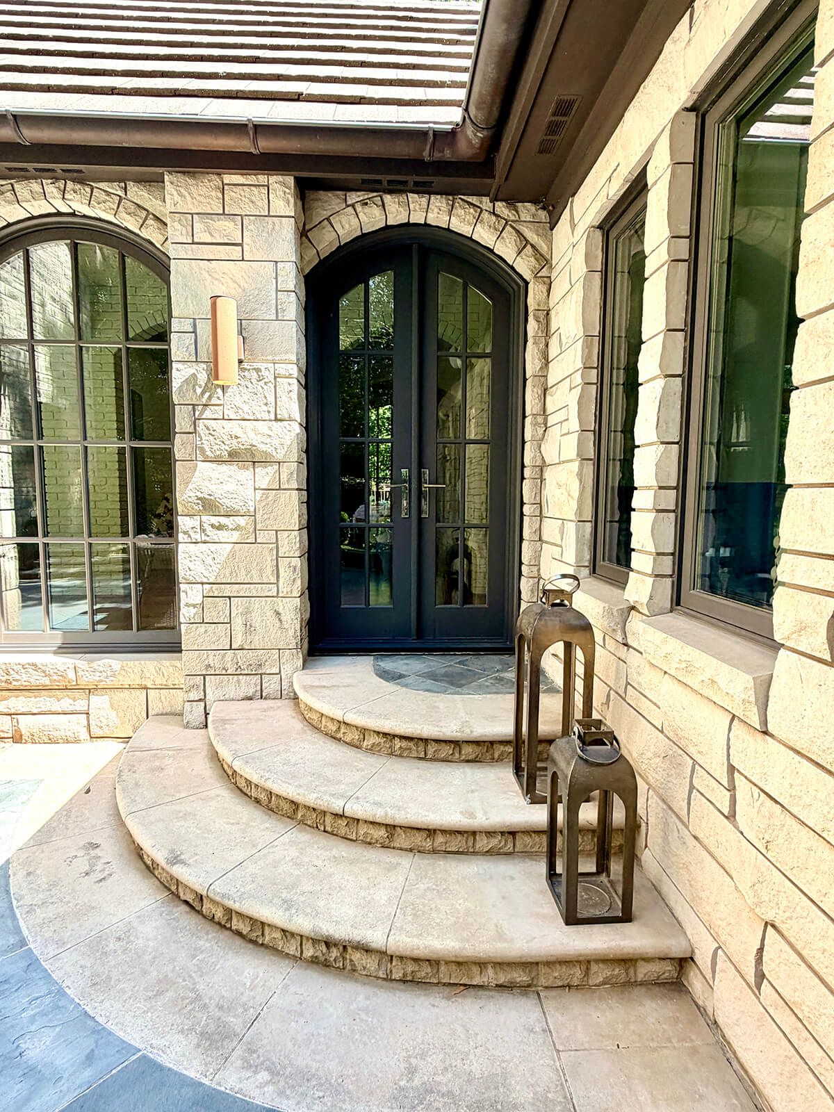 Lynsay-Door2.jpeg