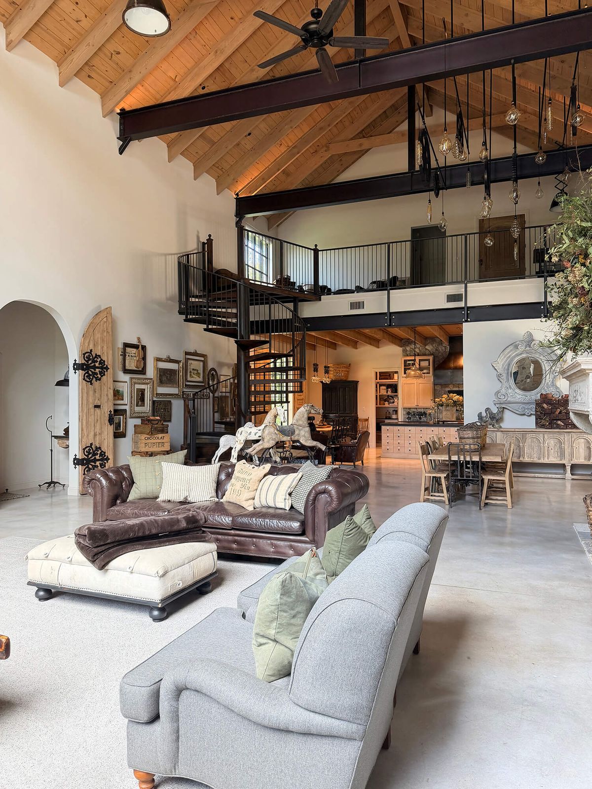 Suzy-LivingRoom-00009.jpeg