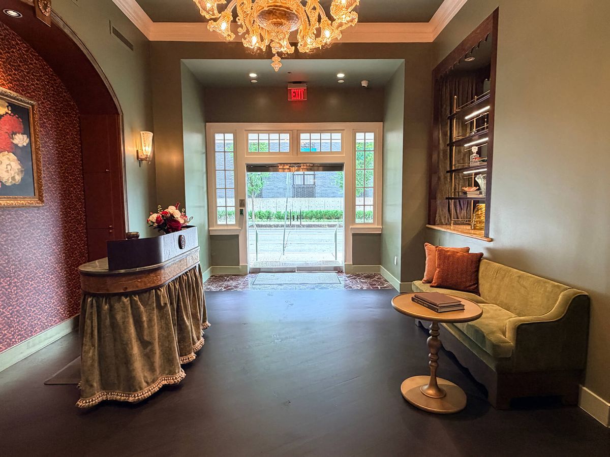 Stoneleigh-Lobby-00009.jpeg