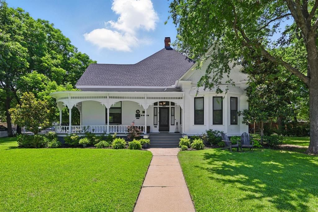 Benton-Front of house.jpg