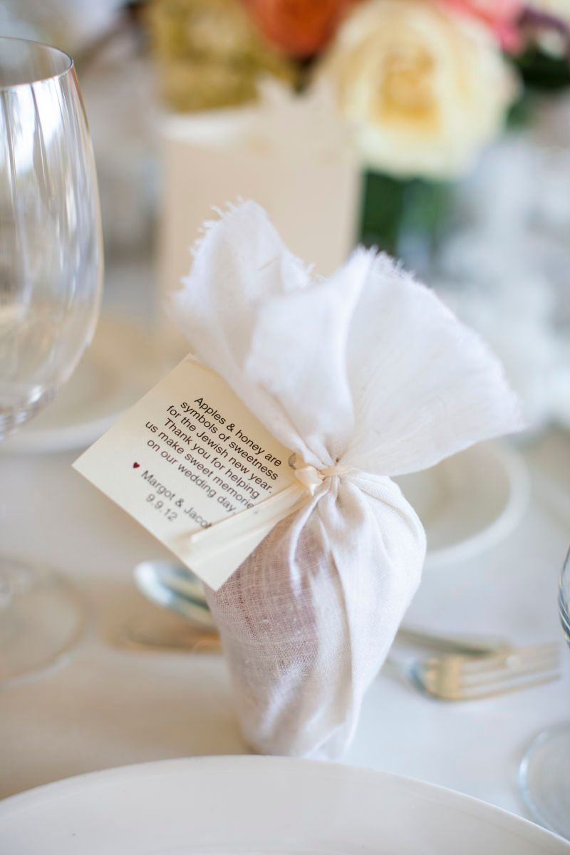 1margot_jacob_details_050