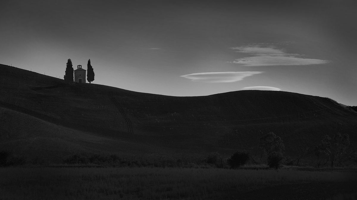 Tuscany chapel on hill.jpg