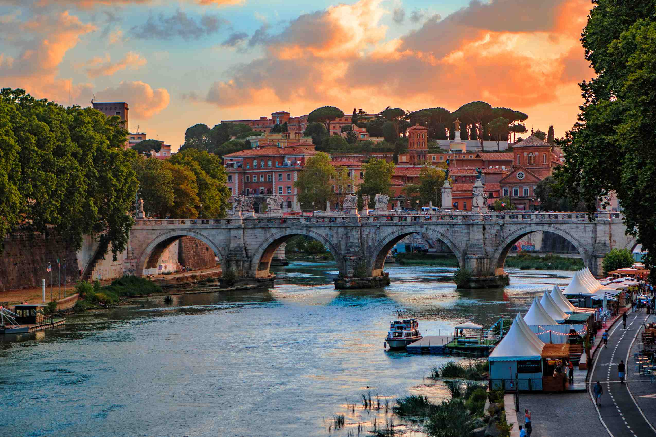 Rome sunset on river Tiber.jpg