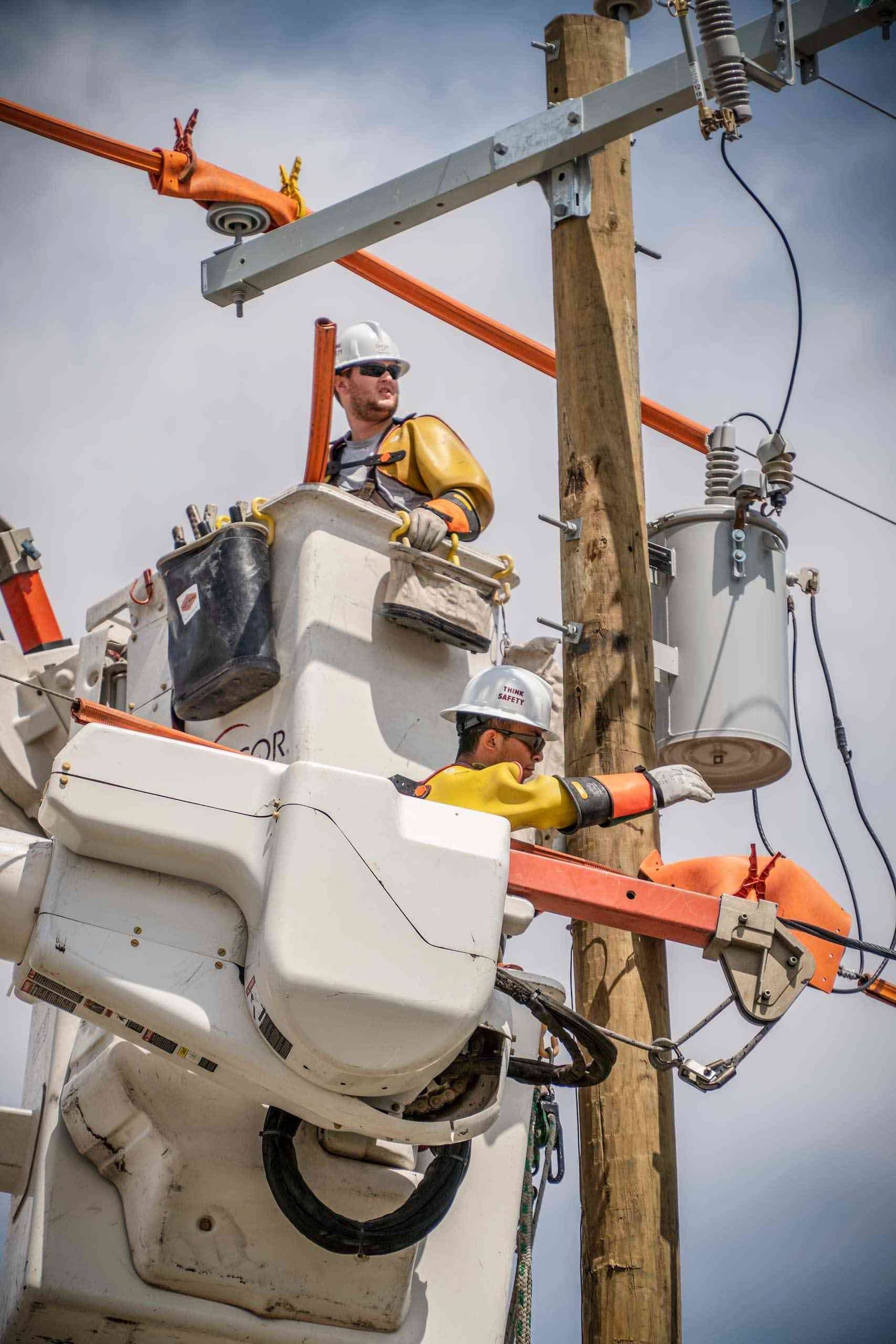 Industrial photo of workers repairing electrical power lines in Dallas, emphasizing infrastructure maintenance and skilled labor. Electrical Line Repair Workers in Dallas