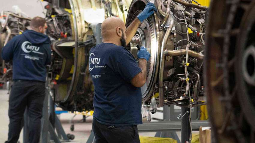 Aerospace Maintenance Workers – Commercial Industrial Photography