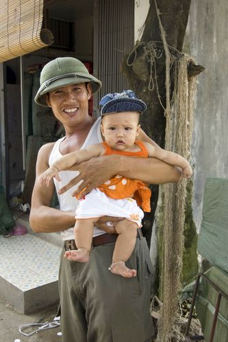 vietnam_hanoi_portrait-father_and_son.jpg