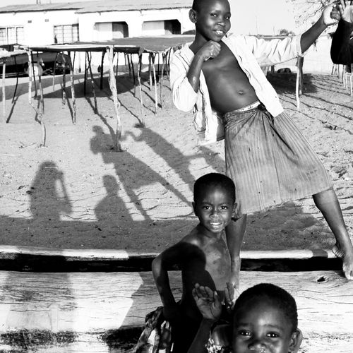 malawi_children_beach_canoe.jpg
