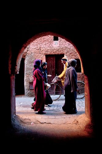 morocco_marrakech_alley_tunnel_people.jpg