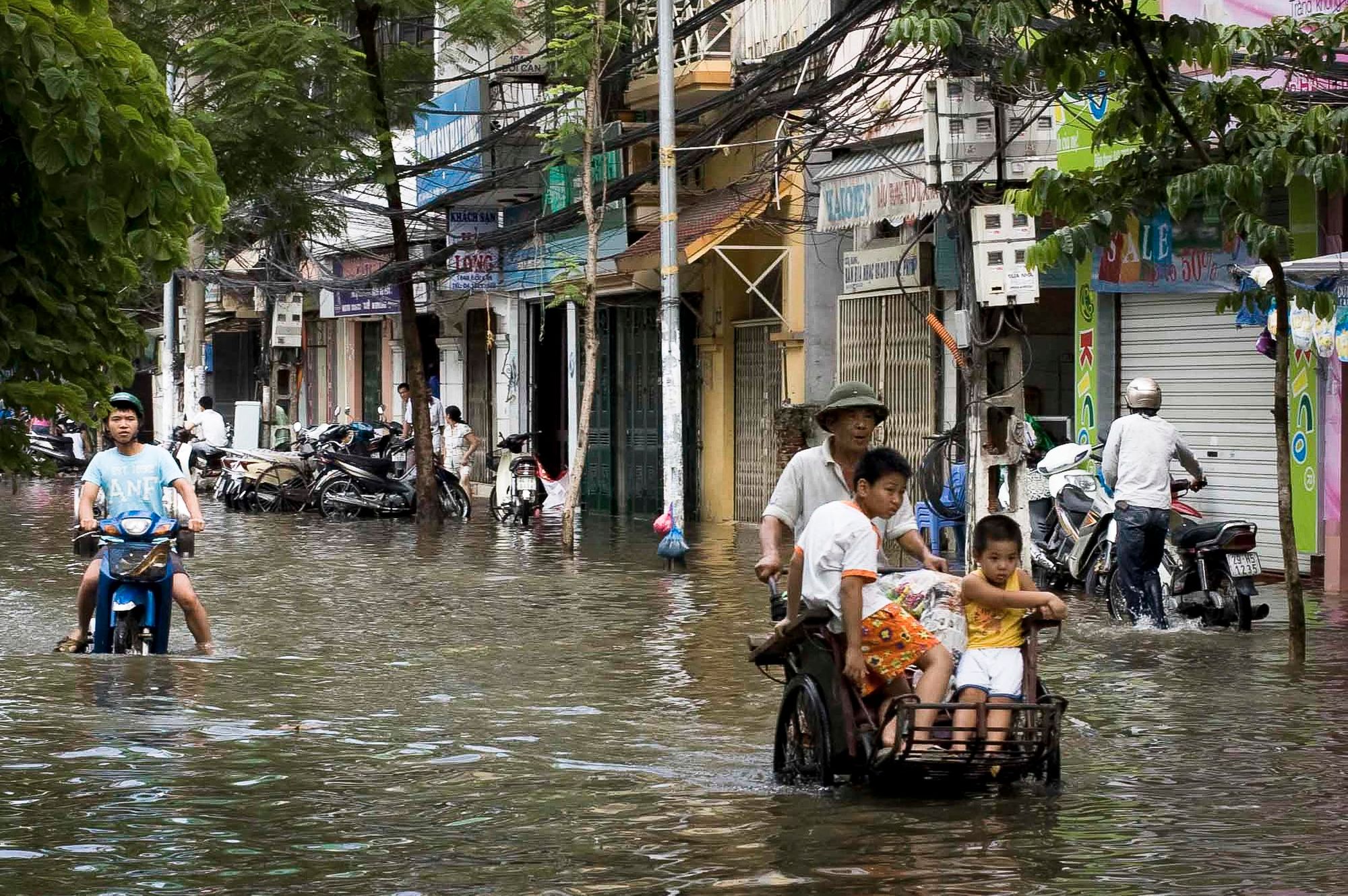 vietnam_hanoi_flooded_streets.jpg