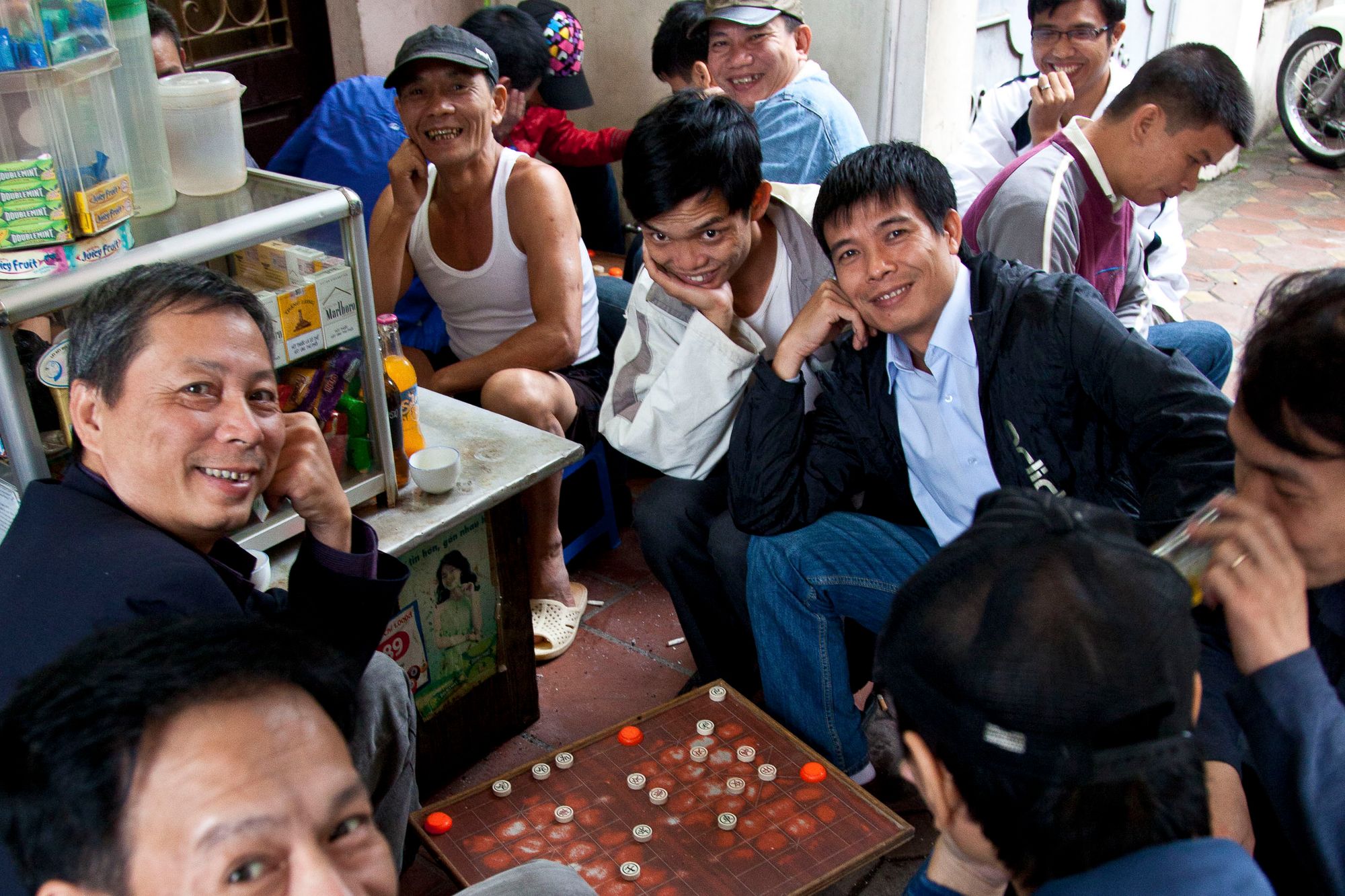 vietnam_hanoi_street_chess.jpg