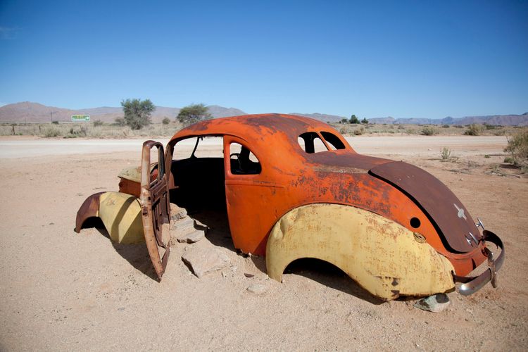 nambia_solitaire_abandoned_car_sand.jpg