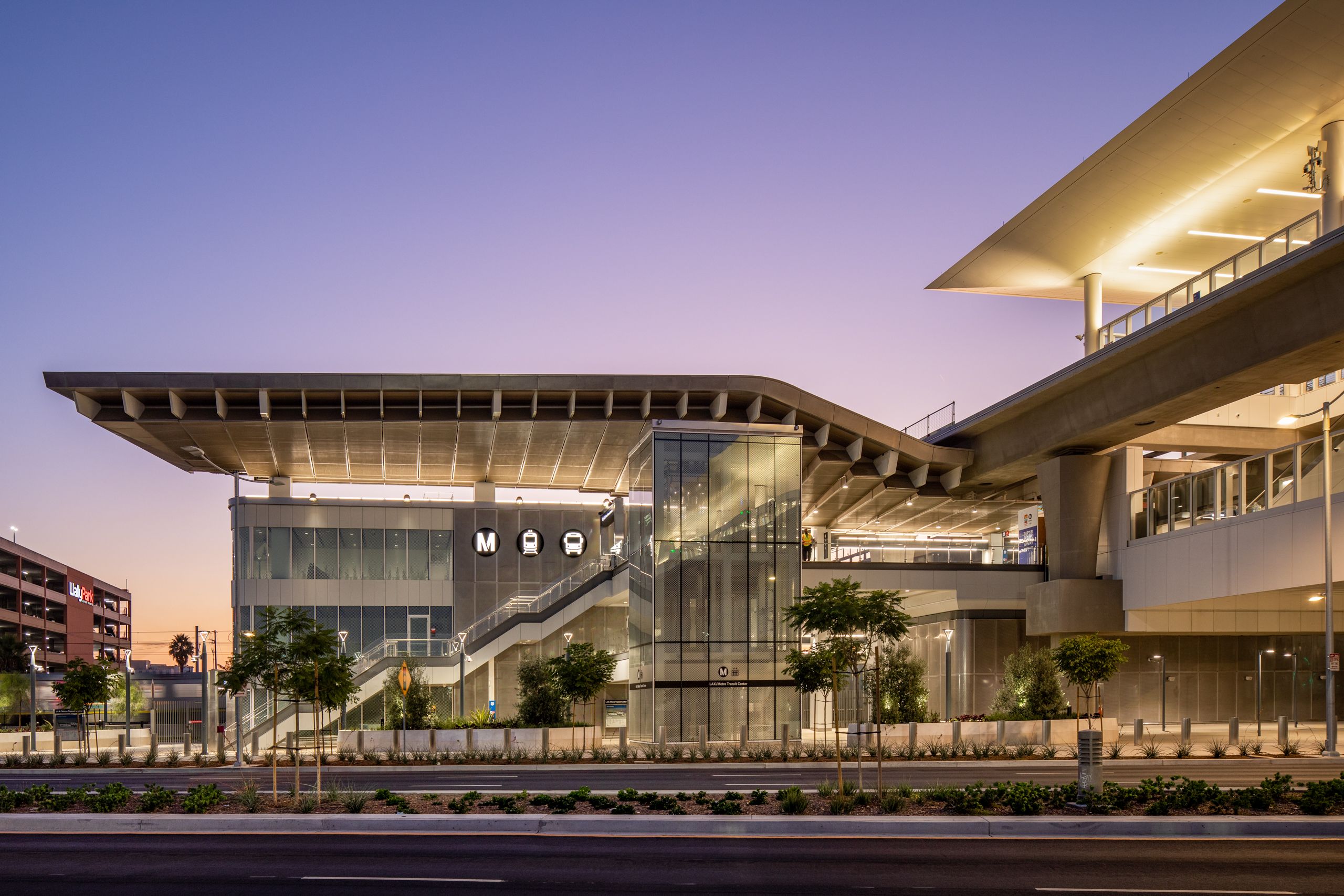 LAX | Metro Transit Connector