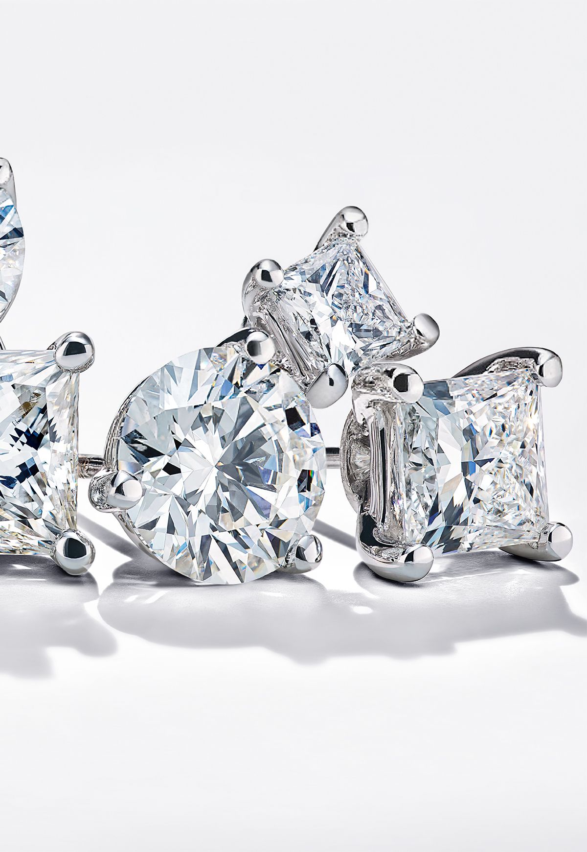 2025_HELZBERG_Q1_DM_STUDS_2635035d copyb.jpg