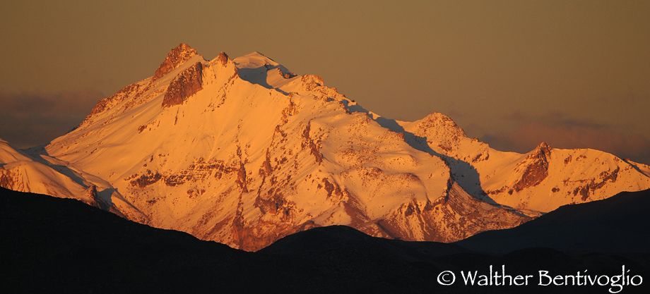 Nikon D300lens Nikon AF-S VR 200-400/4 IF-EDCordillera andina - Parque Nacional Lauca - Chile Tramonto andino