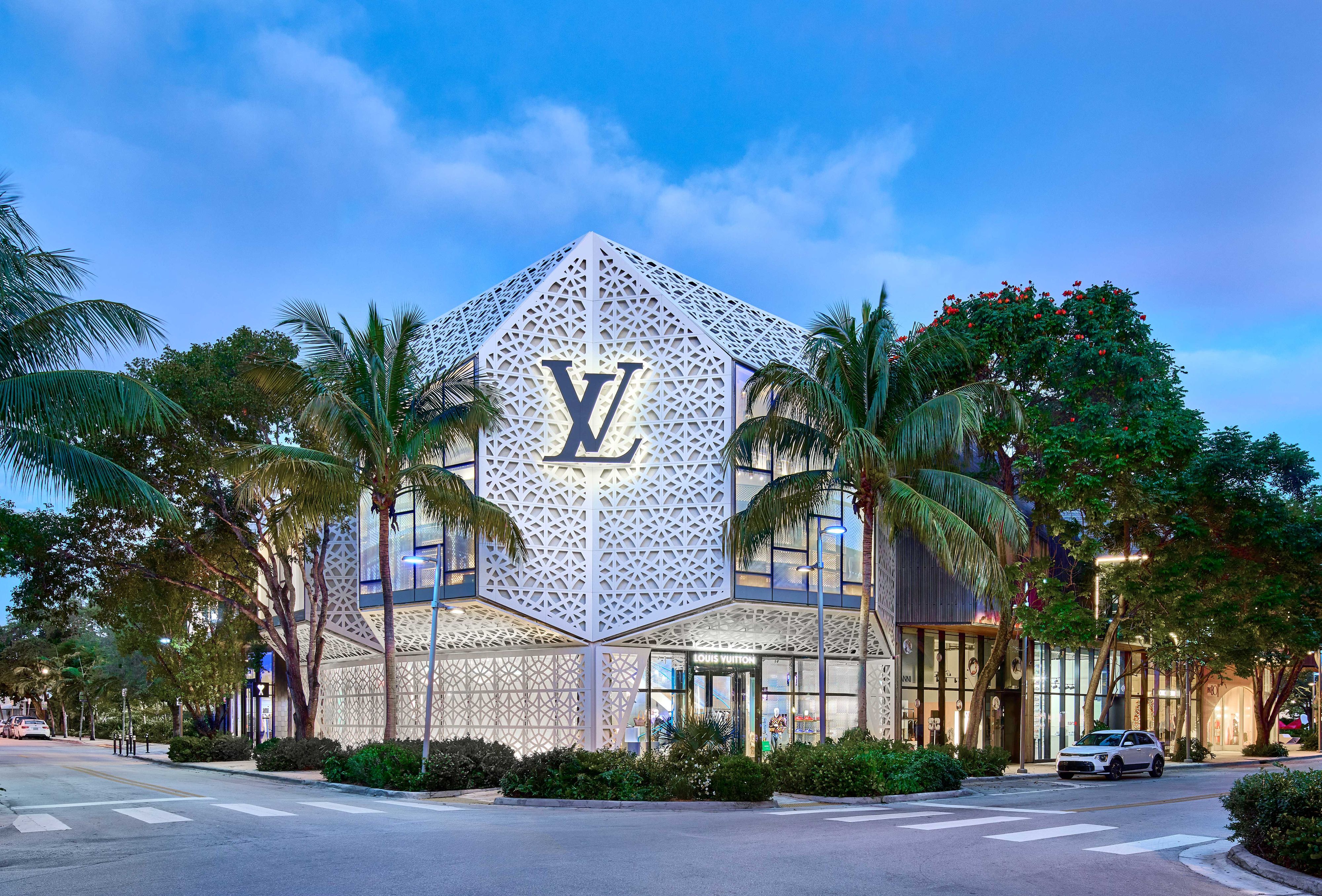 LV-MiamiMens-MaIN-STORE-1-1-251791-1.jpg