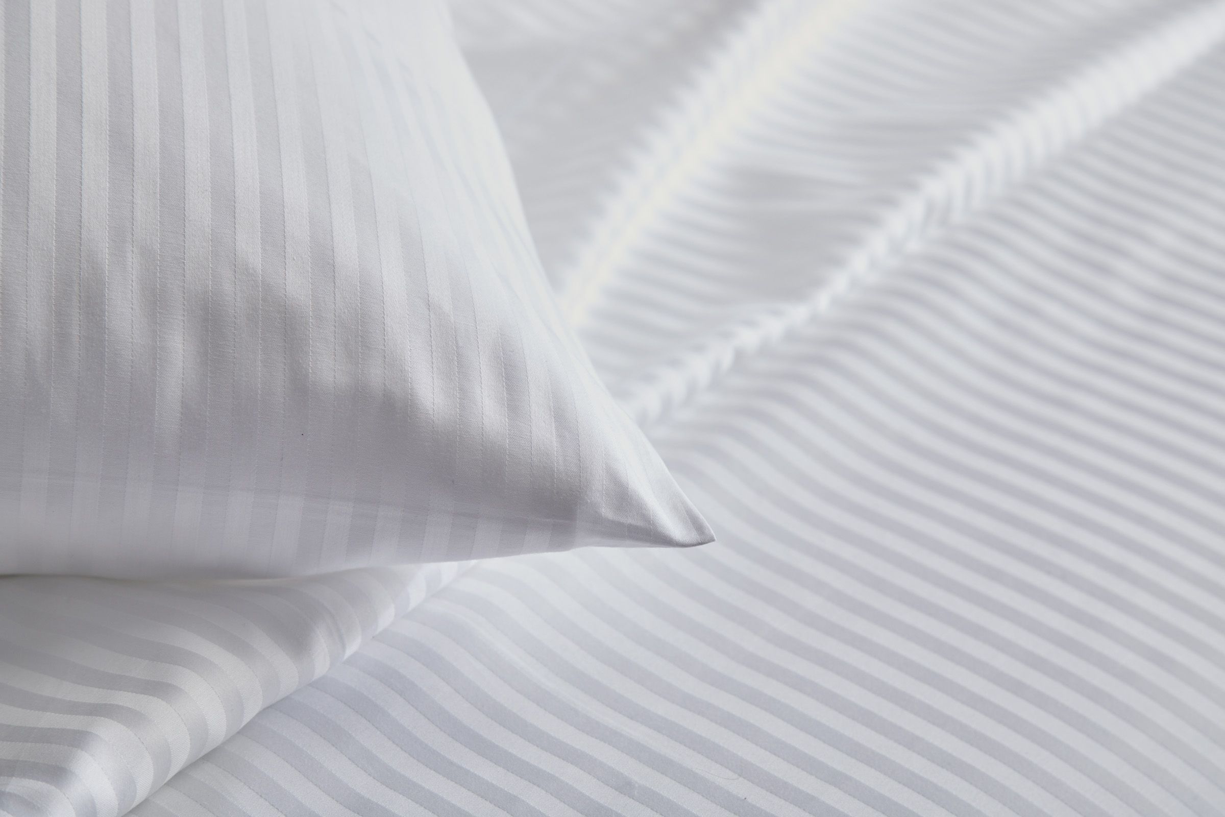 Fieldcrest_BED_WhiteSheets-2.jpg