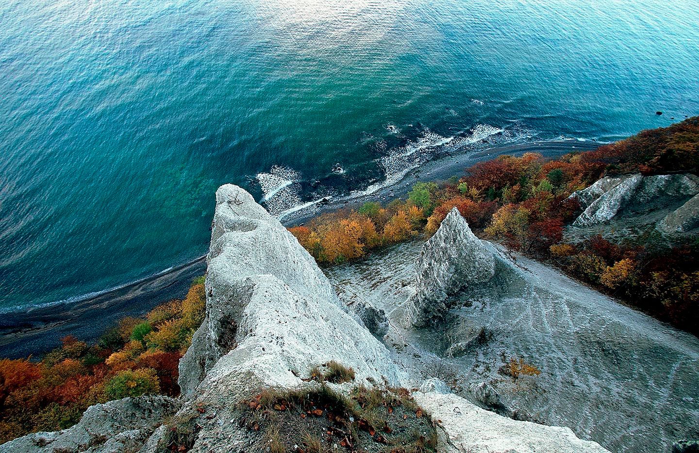 1r20_victoria_view_autum