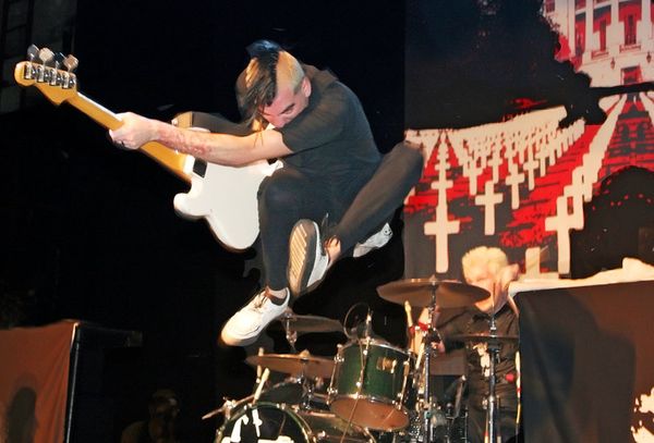 2_0_84_1anti_flag2.jpg