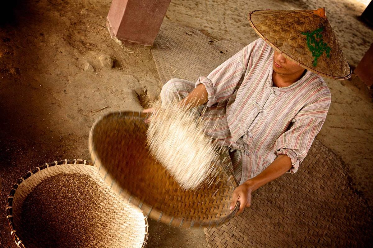 1laos_rice_husking_luang_prabang.jpg