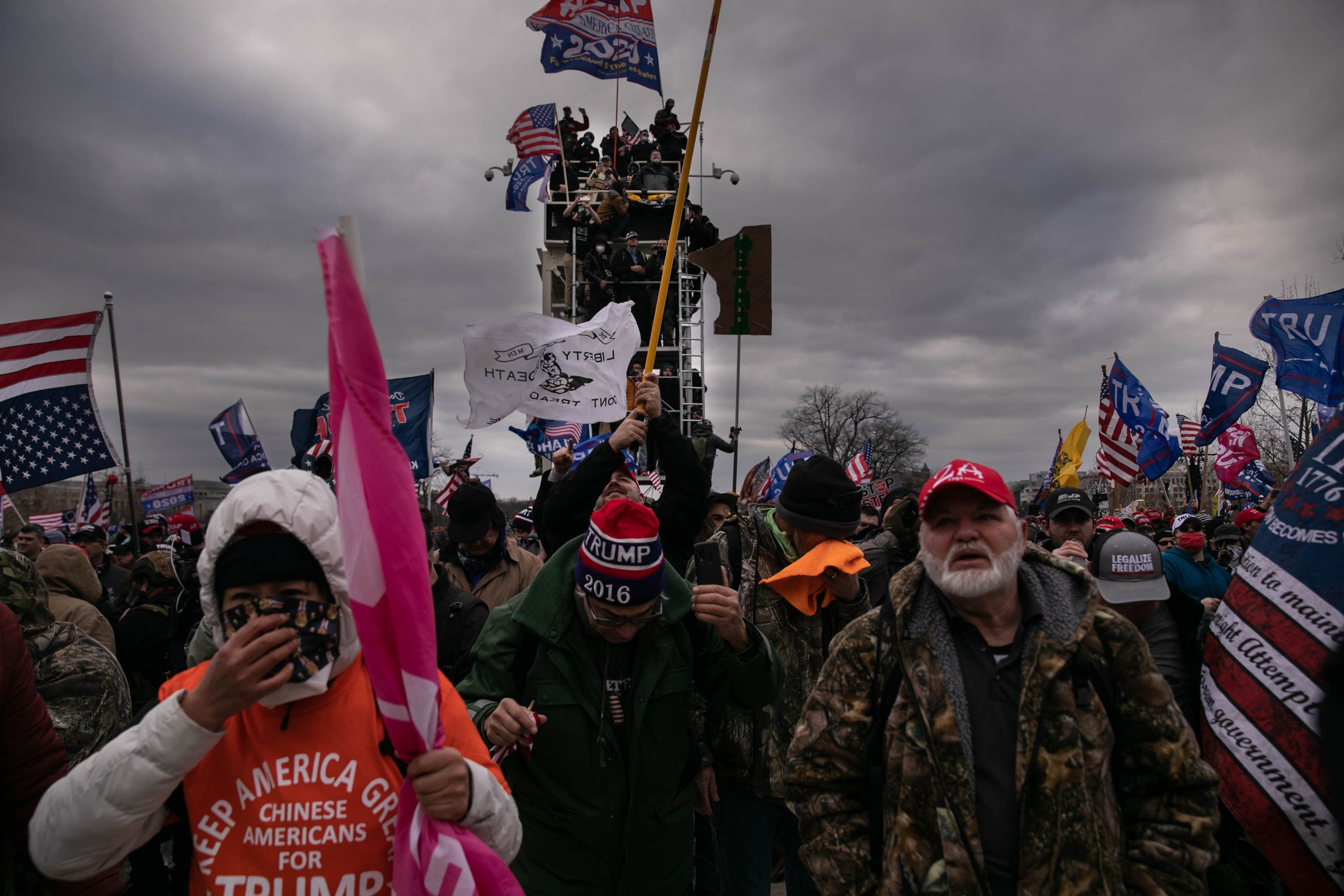 A mob of Trump supporters 