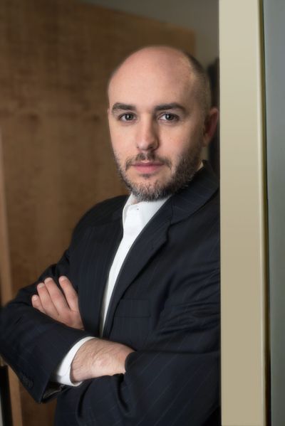 Business Headshot photography for busy executive. Business Profile Portrait