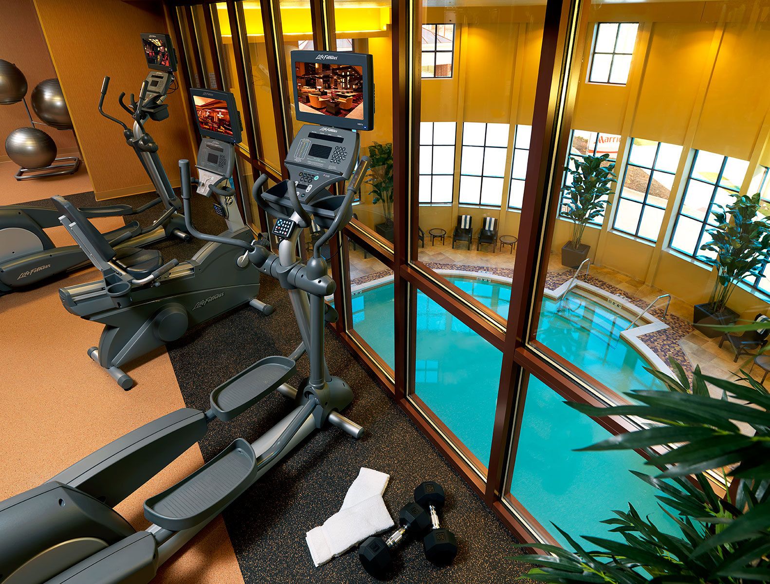 1marriott_pool_fitnesscenter__0012rcg_300