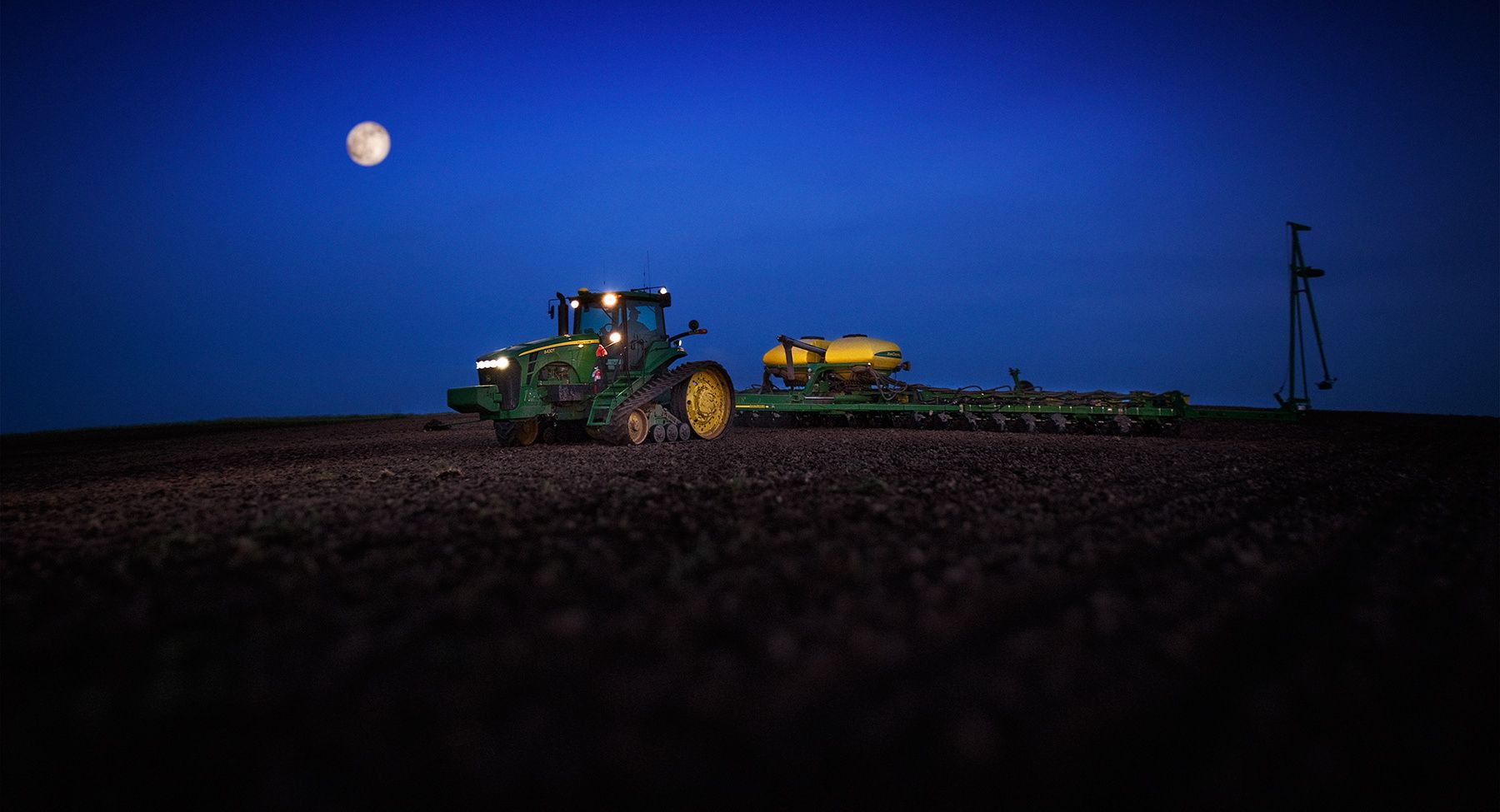 1deere_8430t_planting_161_18x975