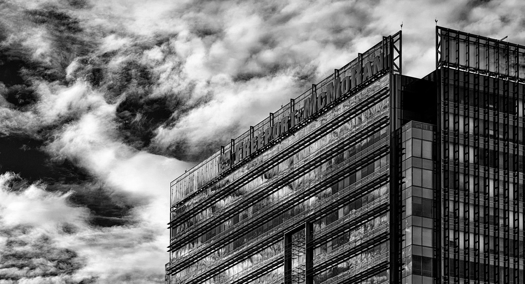 1freeportmcmoran_4987bwlay_18x975