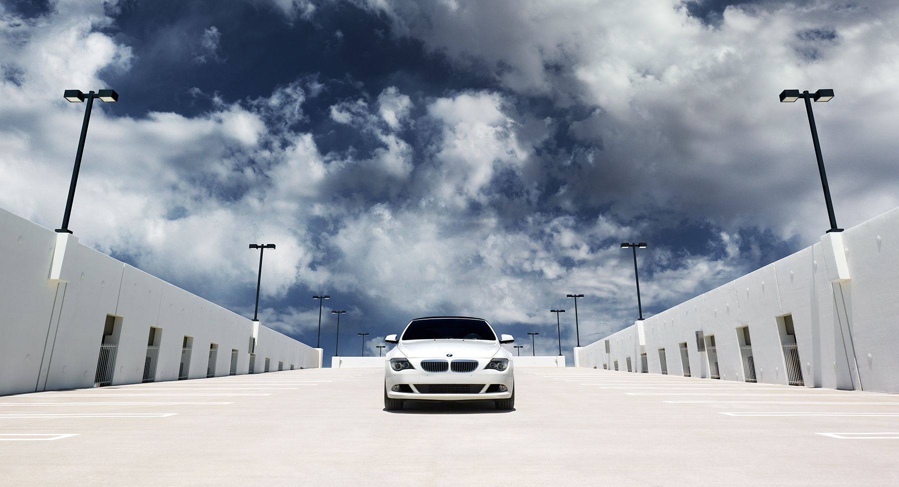 1bmw650i_garage_clouds_0149em_18x975