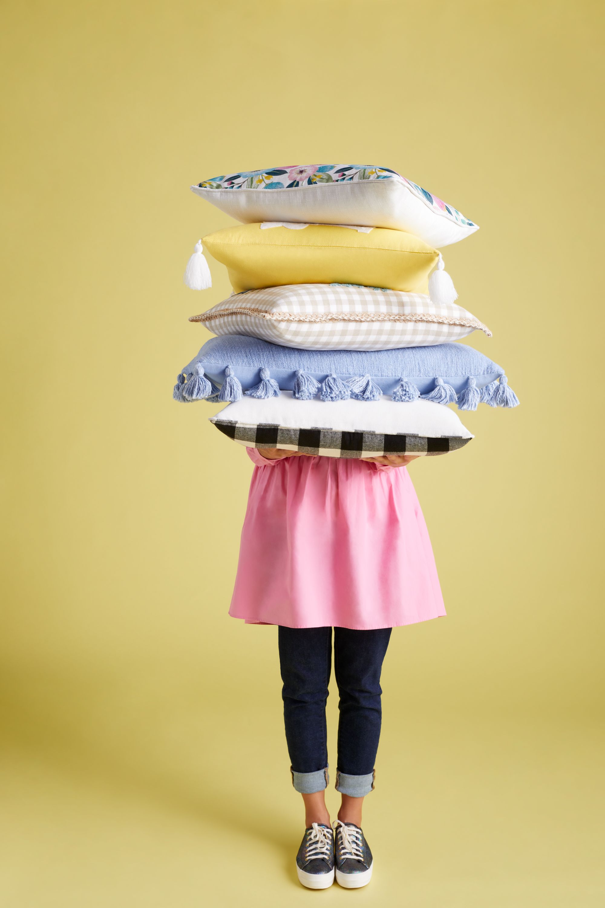 FY23Q1_SOF_FT2_EasterPillows_064.jpg