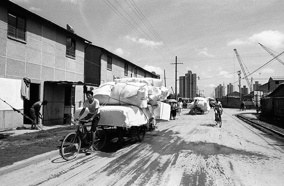 A Load of Foam Shanghai 1993 F105 P23.jpg