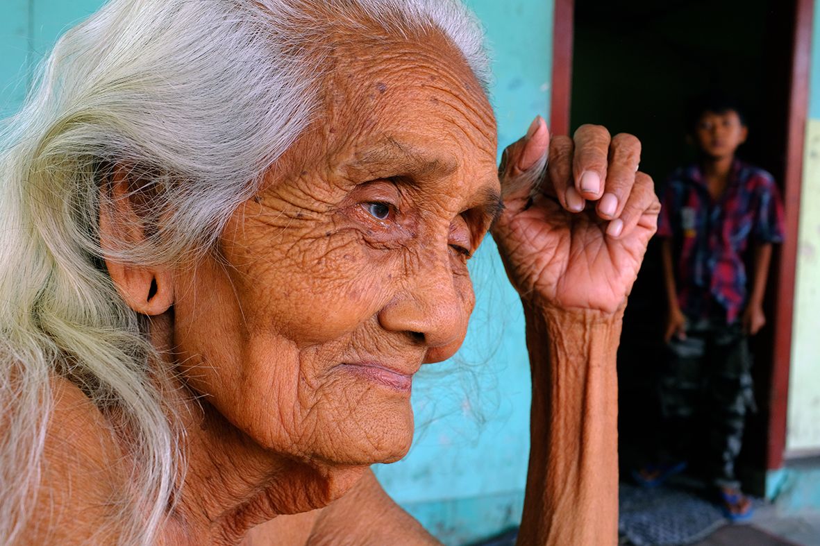 Tow Generations Apart DSCF8623.jpg