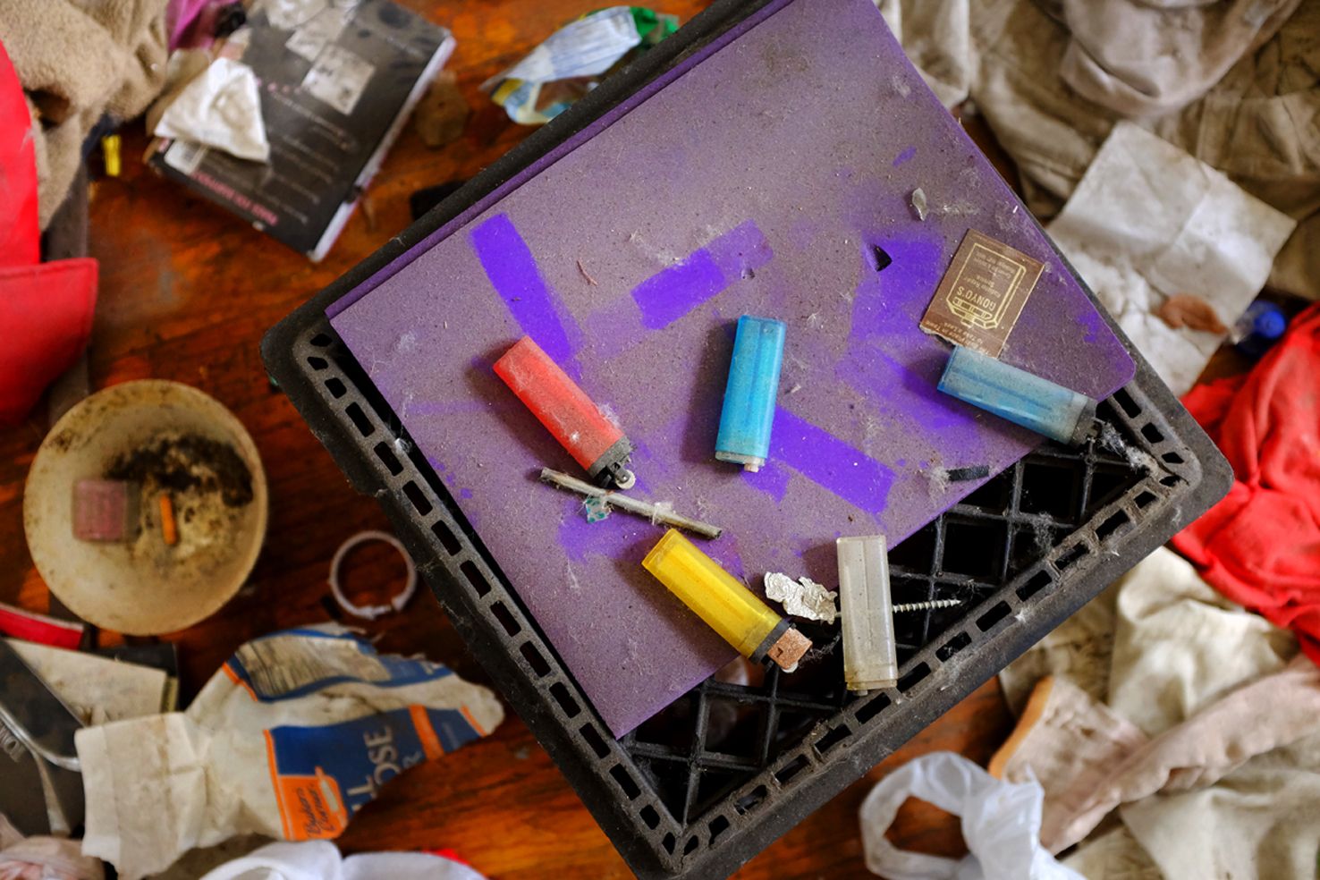 11-lighters_and_baking_powder_dscf3825