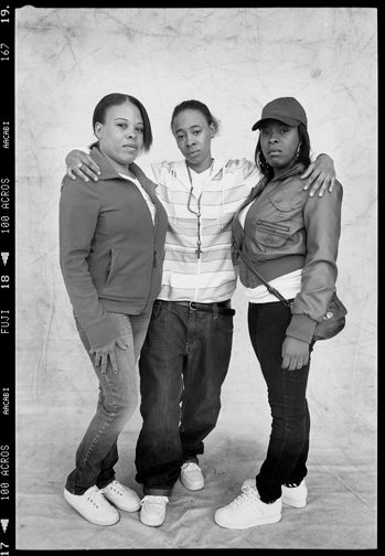 1wp_lxx_p18_angela_daniels_with_her_daughters_sierra___asia_