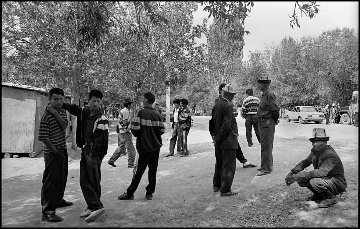 1waiting_for_a_ride_to_toktogul_kazerman_1995_p_k80_p3_