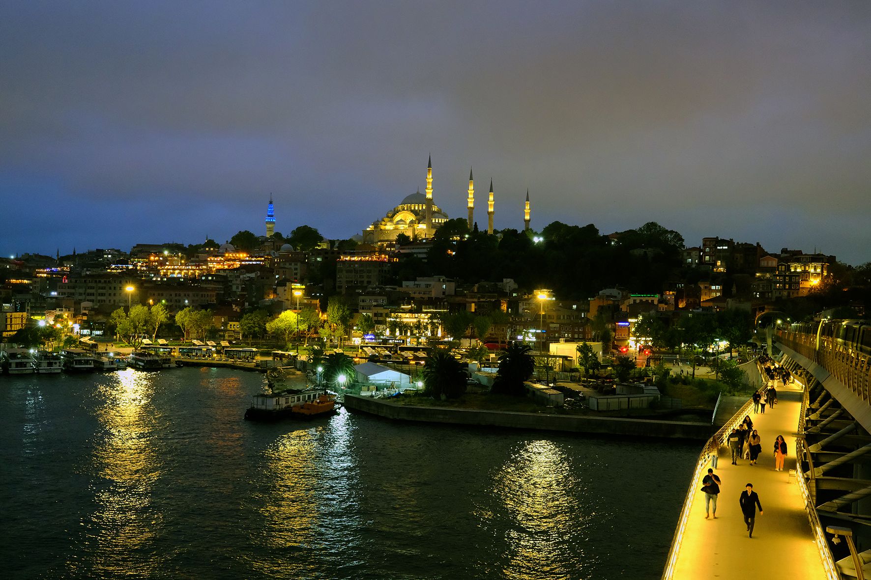 Cloudy Night DSCF8652.jpg