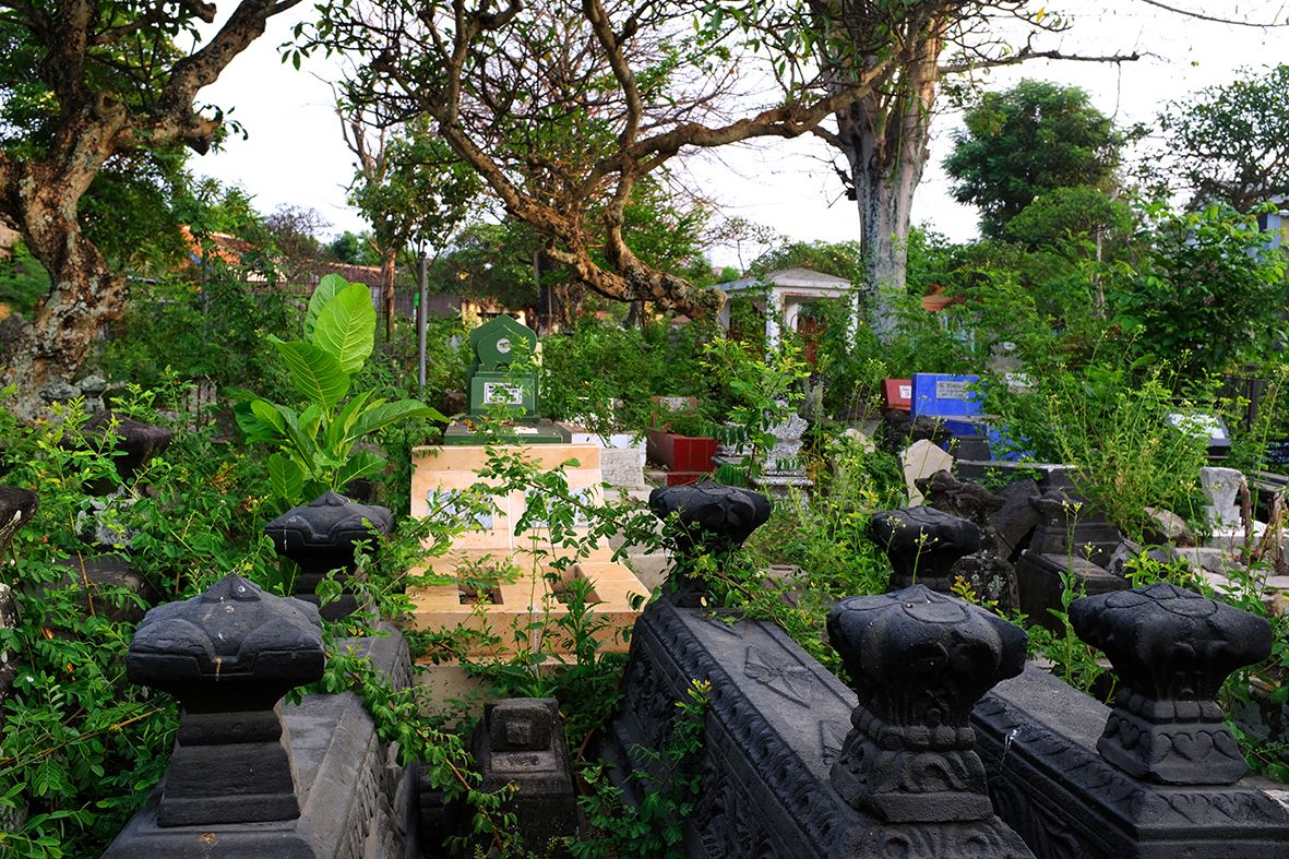 The Cemetery DSCF6614.jpg