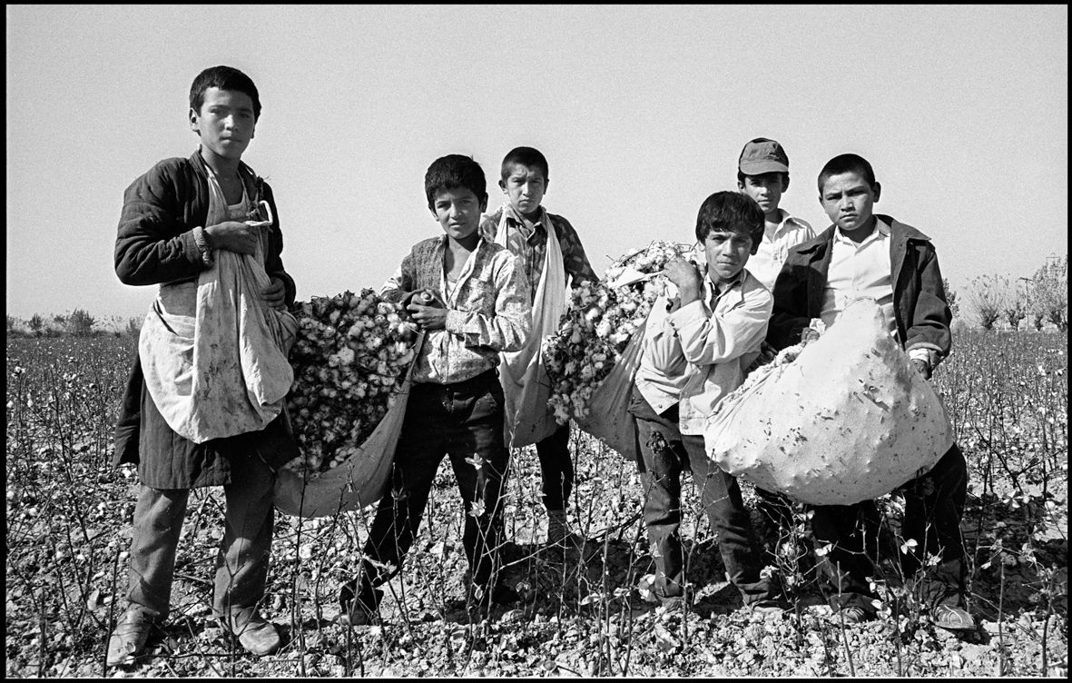 1hard_working_young_men_road_to_karshi_1992_f121_p35a