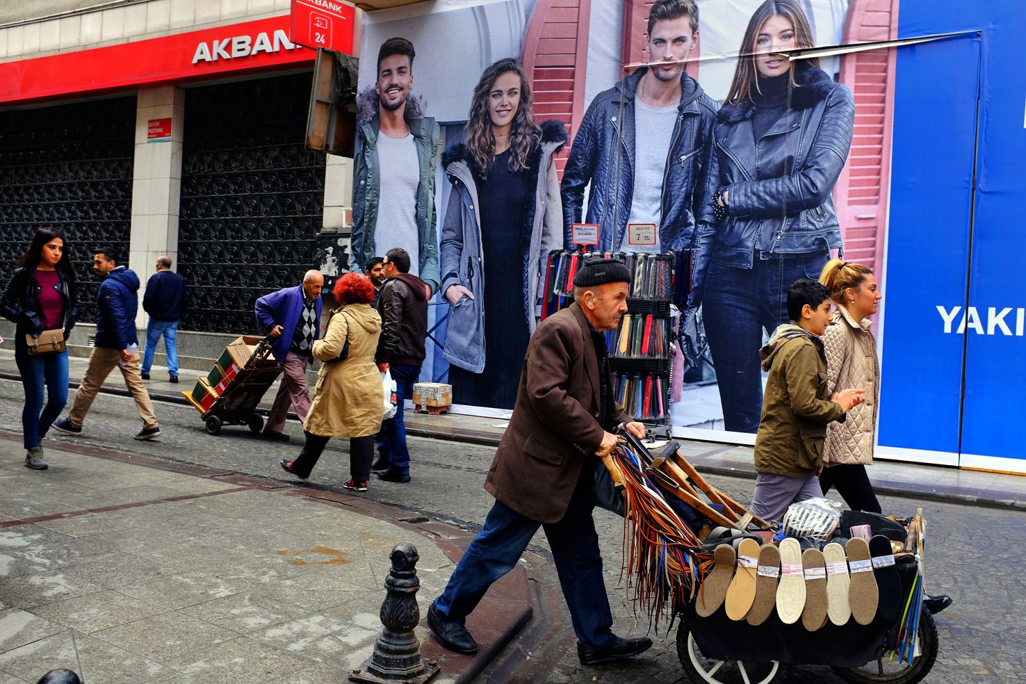 11-selling_soles_dscf9714