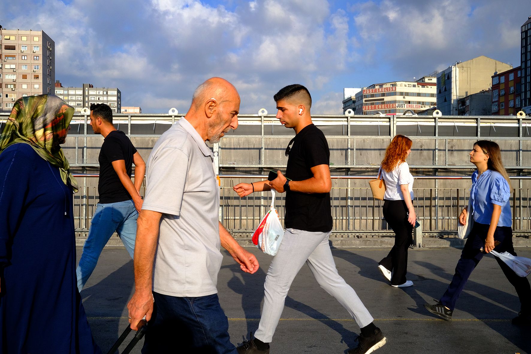 Two Way Traffic DSCF8252.jpg