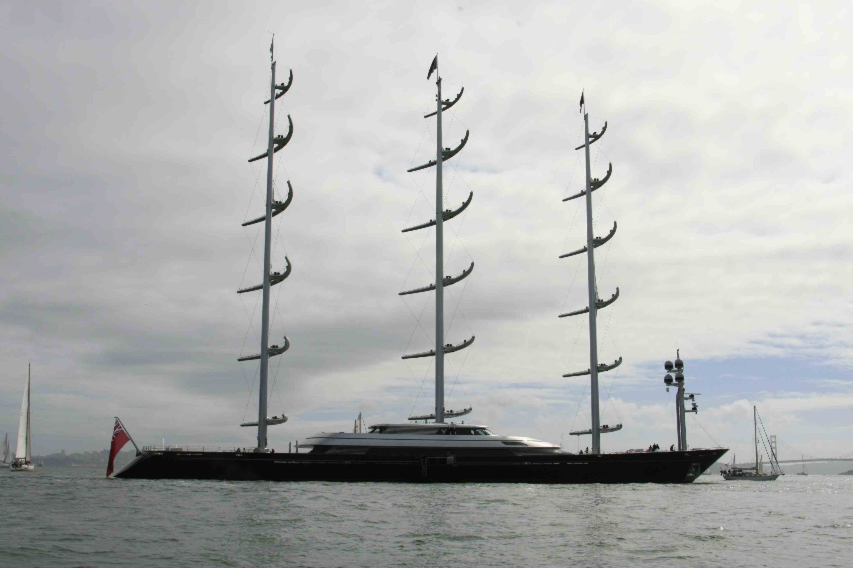 Maltesse Falcon anchored off SFYC for the 2009 SF Leukemia Cup