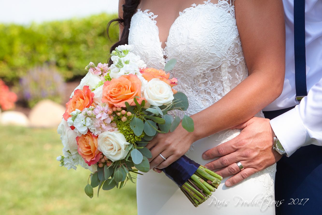 Wedding, flowers, bouquet, bouquets, bride, classic, romantic, lake, backyard, garden roses, greenery Coral Garden Rose Bouquet
