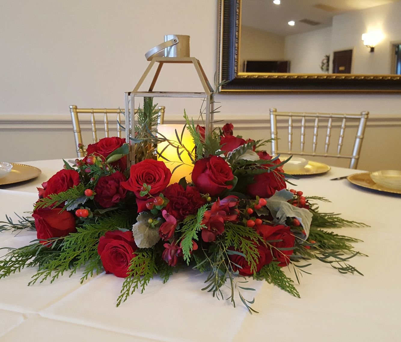 wedding, reception, décor, flowers, low centerpiece, romantic, classic, elegant, rustic, vase, vases, lanterns, candle, candles, Greystone Gold Lantern, Greystone