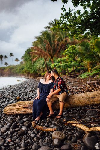 Hilo-Rainy-Sunrise-Couples-Photoshoot-Honolii-23.jpg