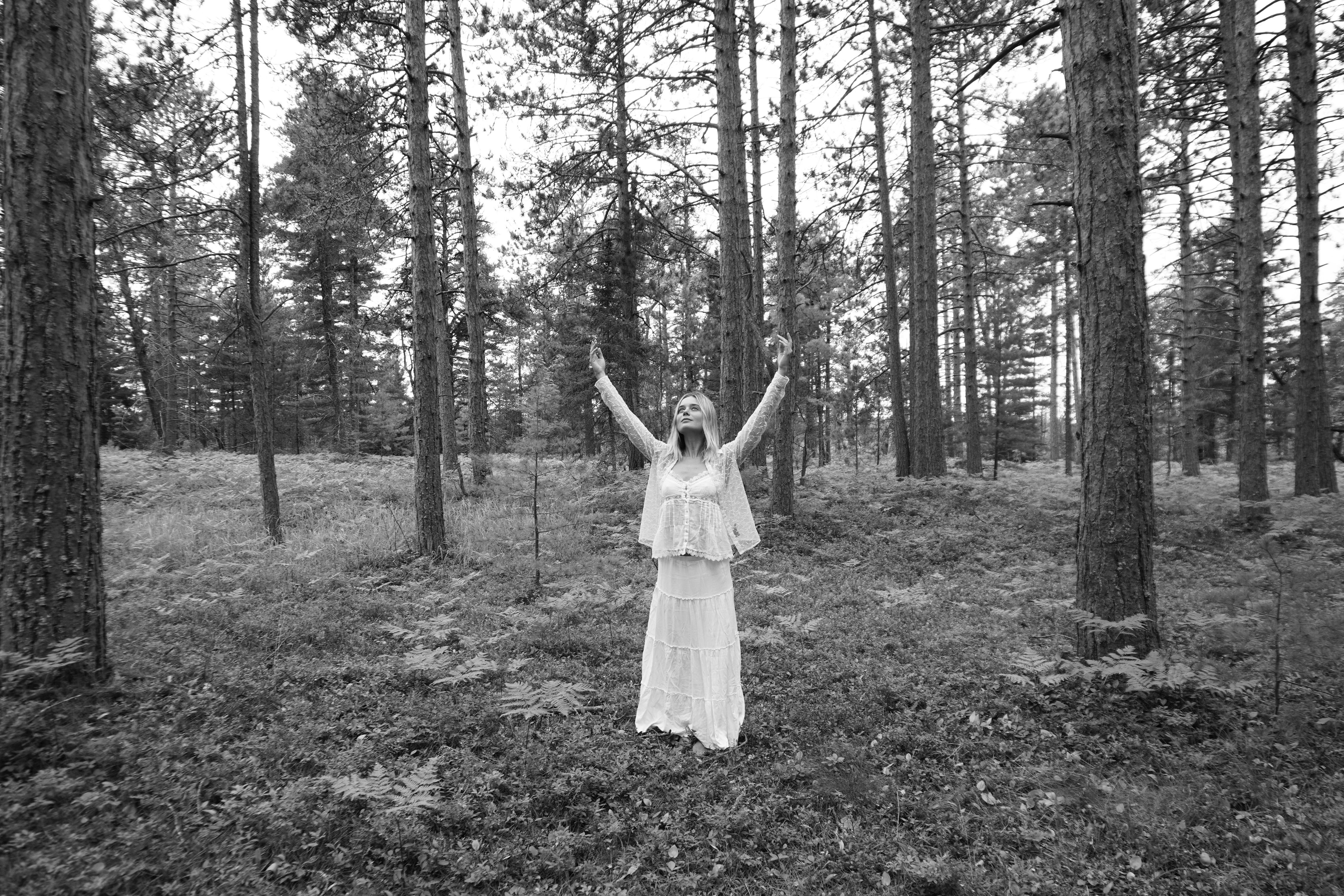 foresthorzbw.jpg