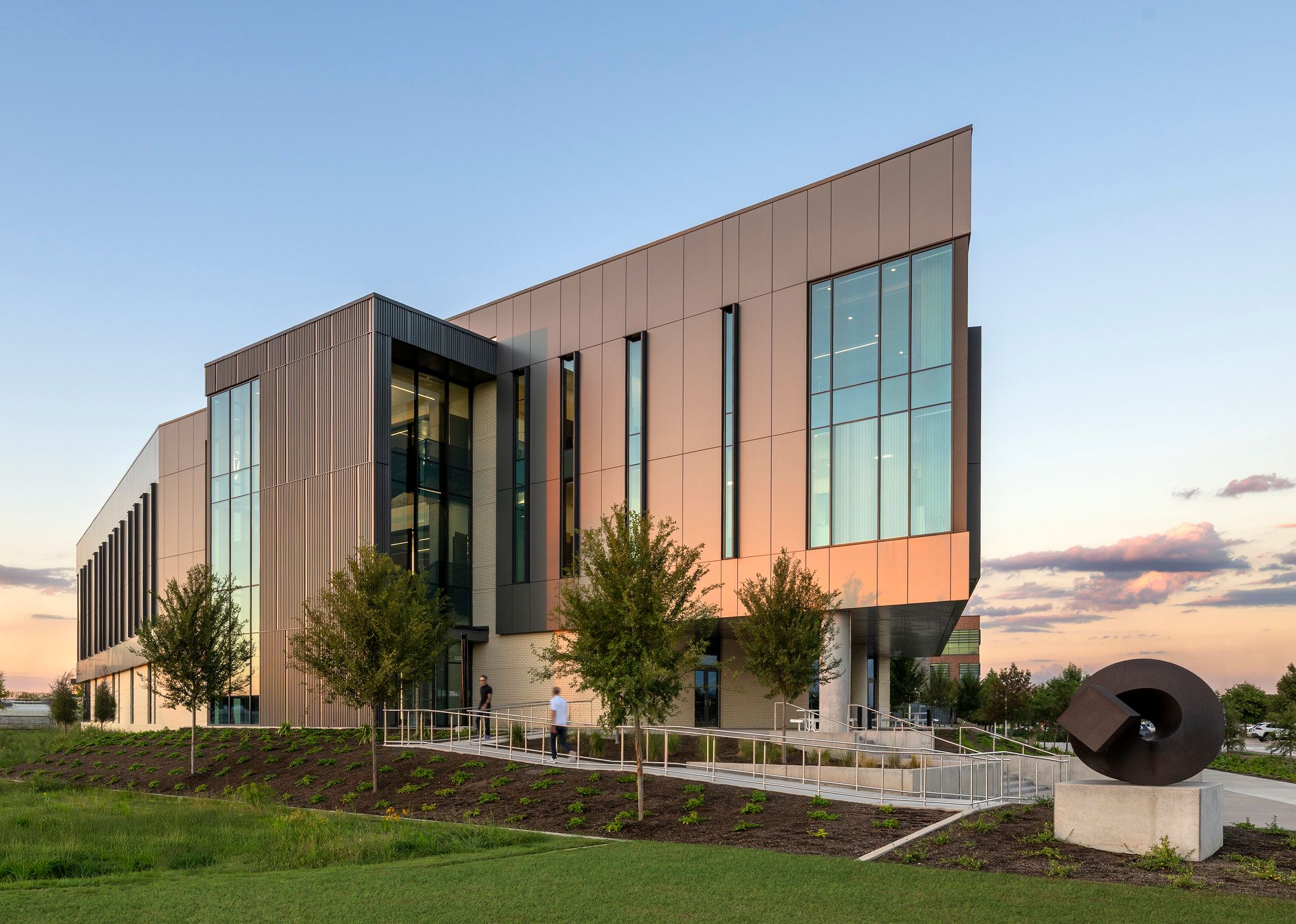 UH Sugar Land Academic Building